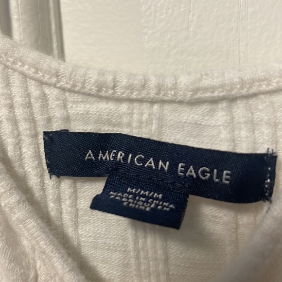 White crop tank with buttons. - Picture 3 of 3